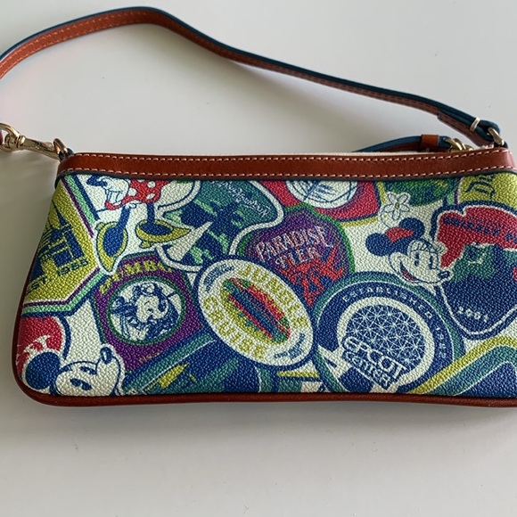 Disney dooney and Bourke wristlet . *SPECIAL PRICE* - Picture 2 of 9